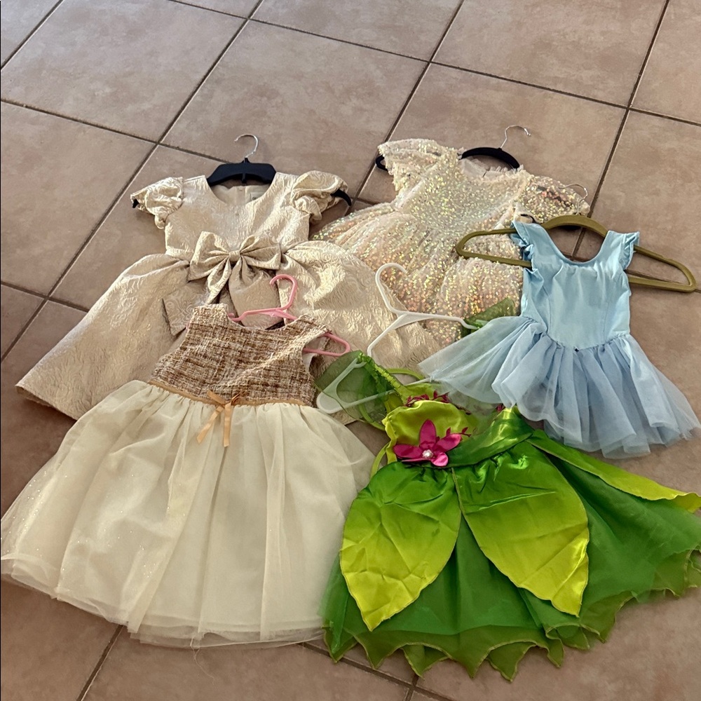 Bundle toddler dresss size 4-6 5 in total